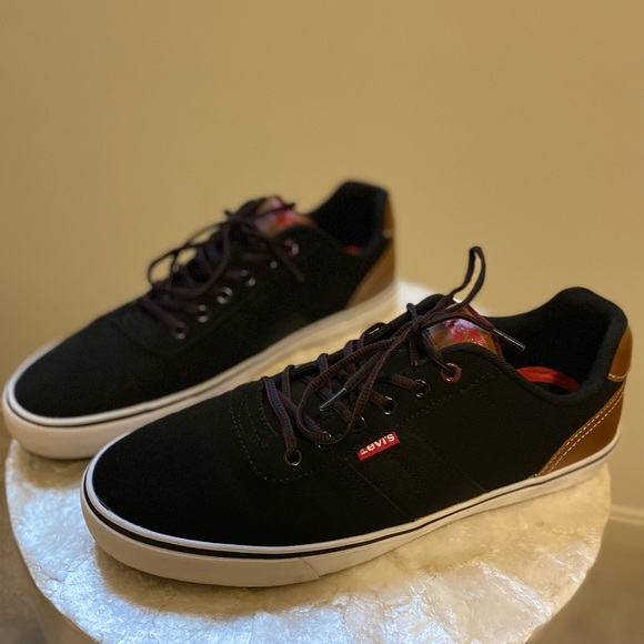 Levi's Other - NWOT Mens Levi sneakers